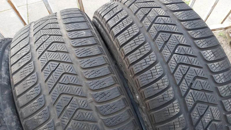 Гуми Зимни 245/40R18, снимка 4 - Гуми и джанти - 27316673