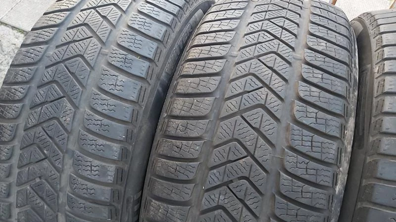 Гуми Зимни 245/40R18, снимка 2 - Гуми и джанти - 27316673