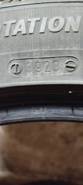 Гуми Зимни 235/45R18, снимка 12 - Гуми и джанти - 52378751