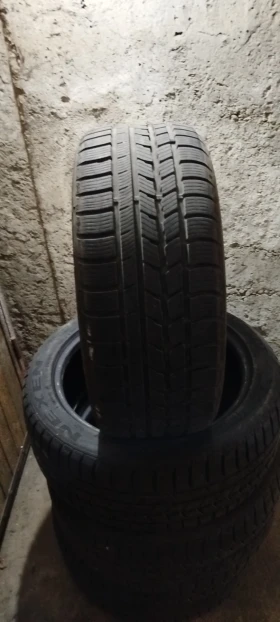 Гуми Зимни 235/45R18, снимка 7 - Гуми и джанти - 52378751