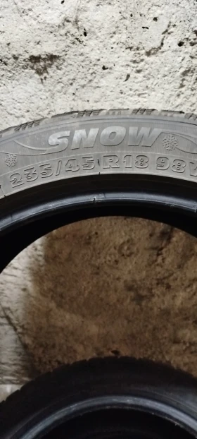Гуми Зимни 235/45R18, снимка 14 - Гуми и джанти - 52378751