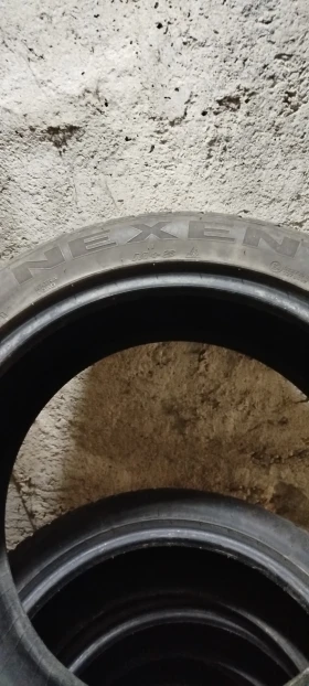 Гуми Зимни 235/45R18, снимка 8 - Гуми и джанти - 52378751