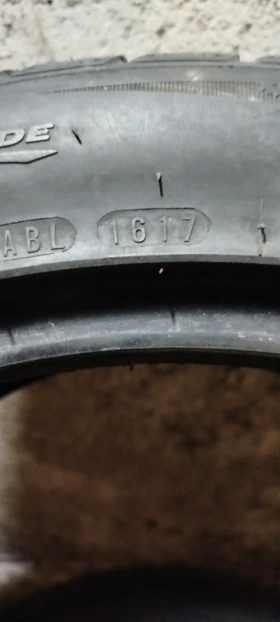 Гуми Зимни 235/45R18, снимка 9 - Гуми и джанти - 52378751