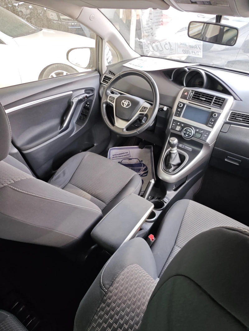 Toyota Corolla verso 1.6D4D 7-МЕСТА, снимка 13 - Автомобили и джипове - 48781013