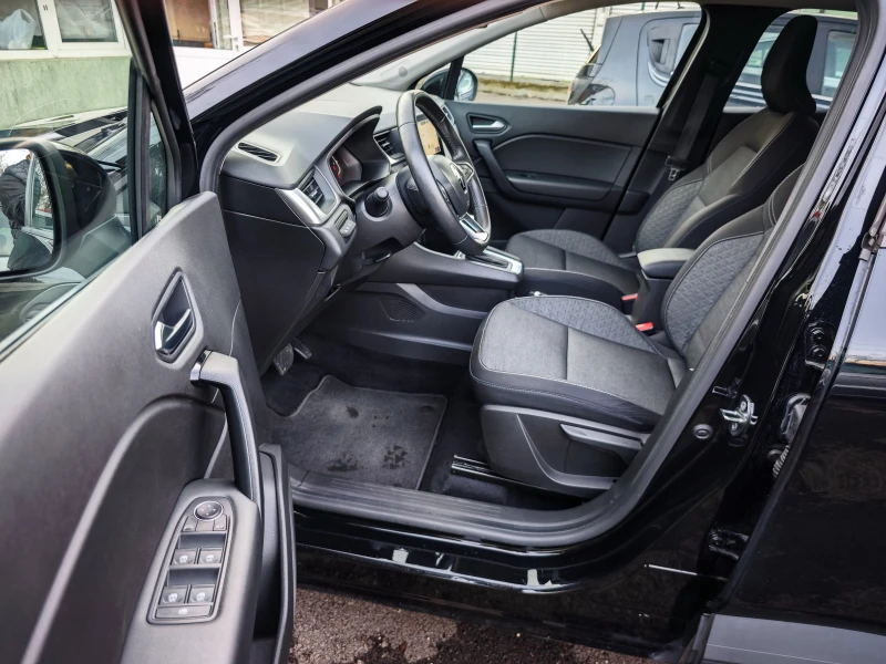 Renault Captur 1.6i E-TECH HYBRID, снимка 6 - Автомобили и джипове - 53434483