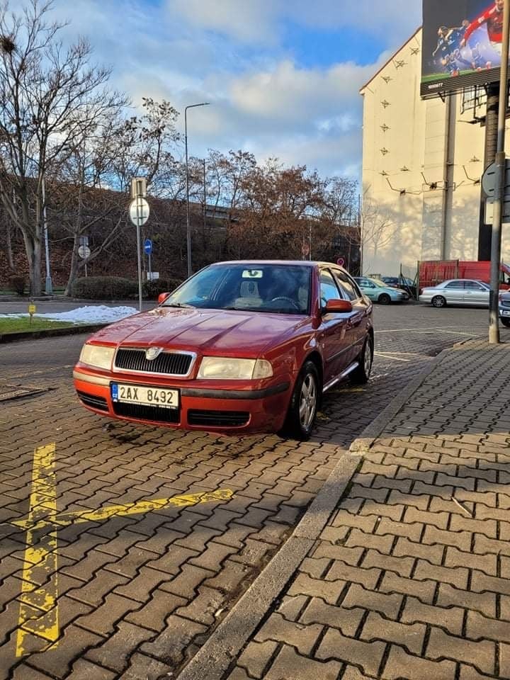 Skoda Octavia, снимка 1 - Автомобили и джипове - 46018942