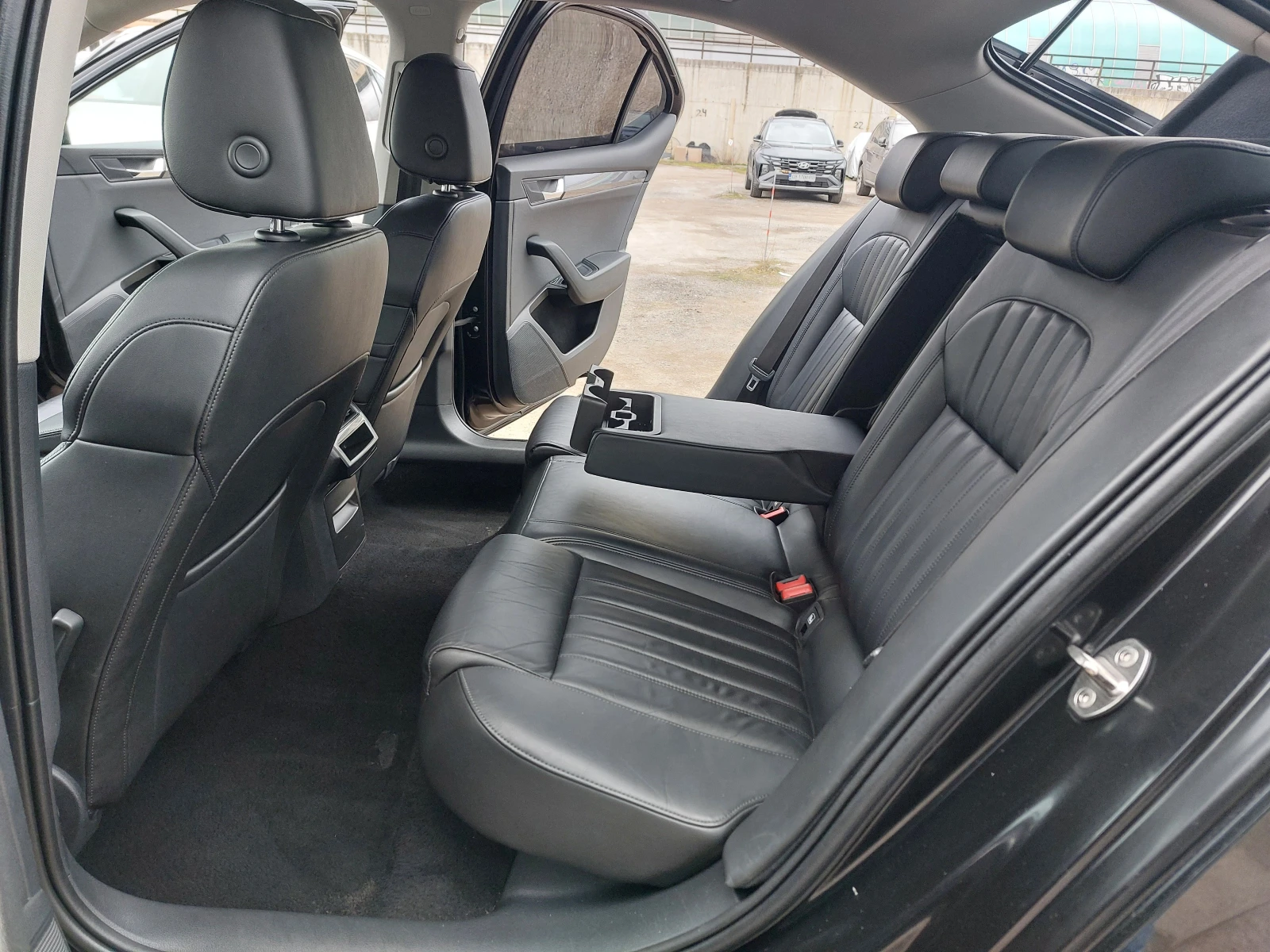 Skoda Superb 2.0TDi EXECUTIVE CARPLAY, снимка 17 - Автомобили и джипове - 51994253
