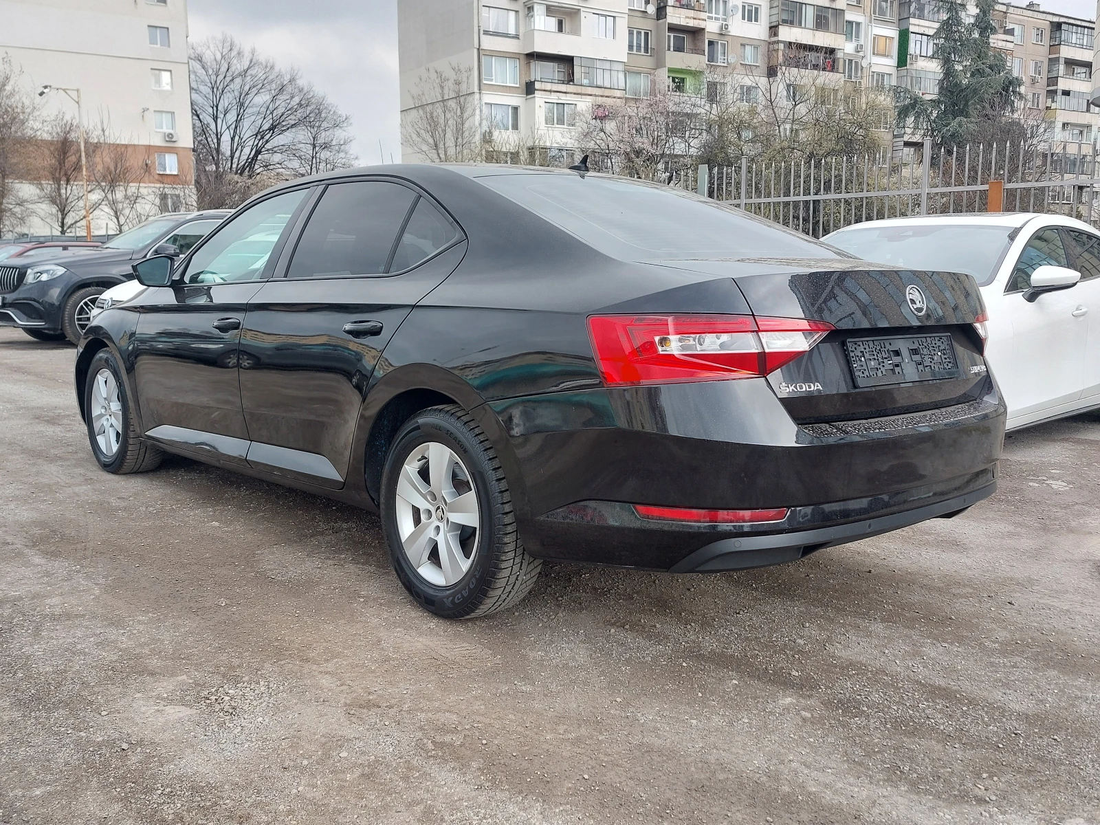 Skoda Superb 2.0TDi EXECUTIVE CARPLAY, снимка 7 - Автомобили и джипове - 51994253