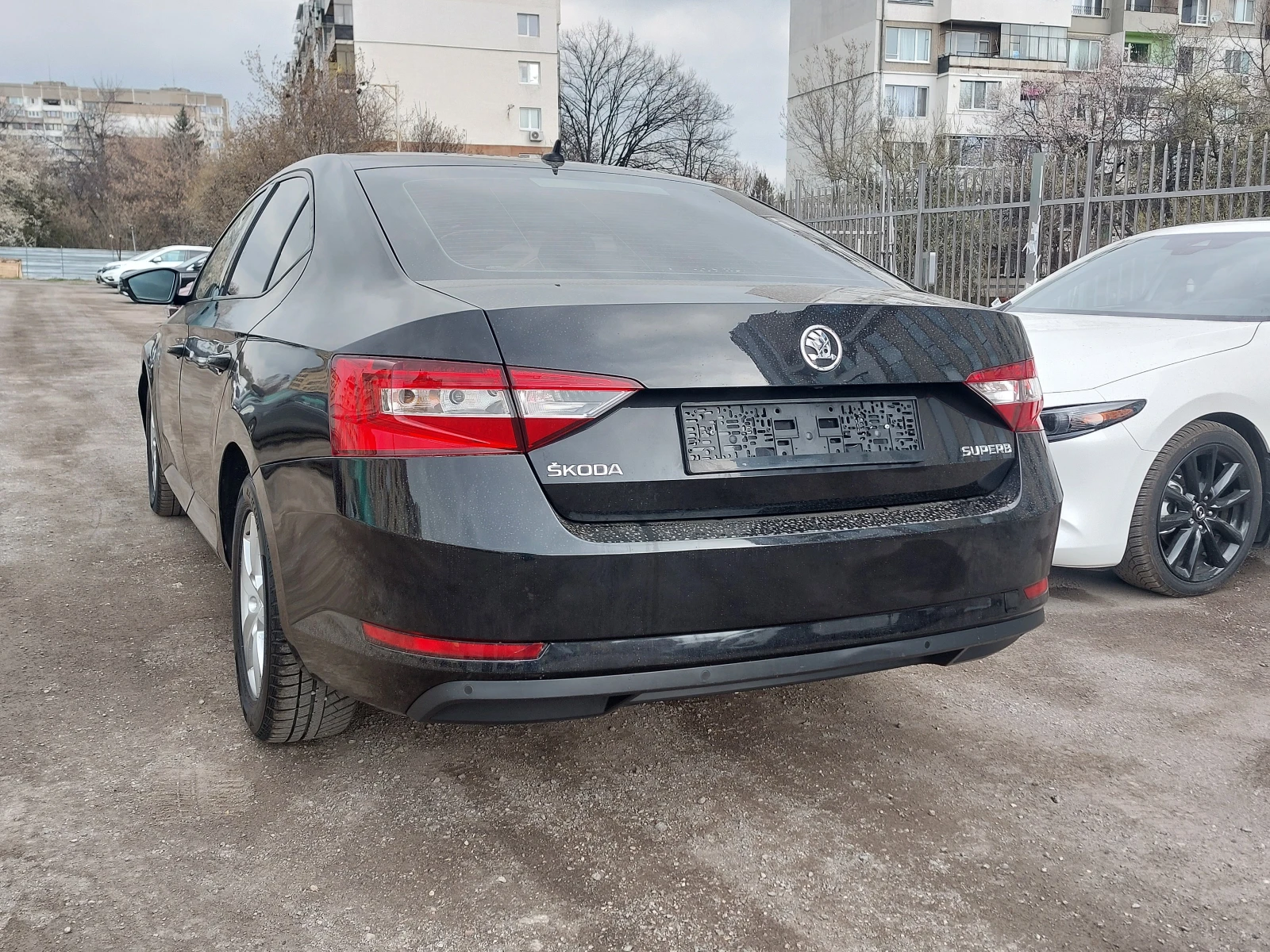 Skoda Superb 2.0TDi EXECUTIVE CARPLAY, снимка 8 - Автомобили и джипове - 51994253