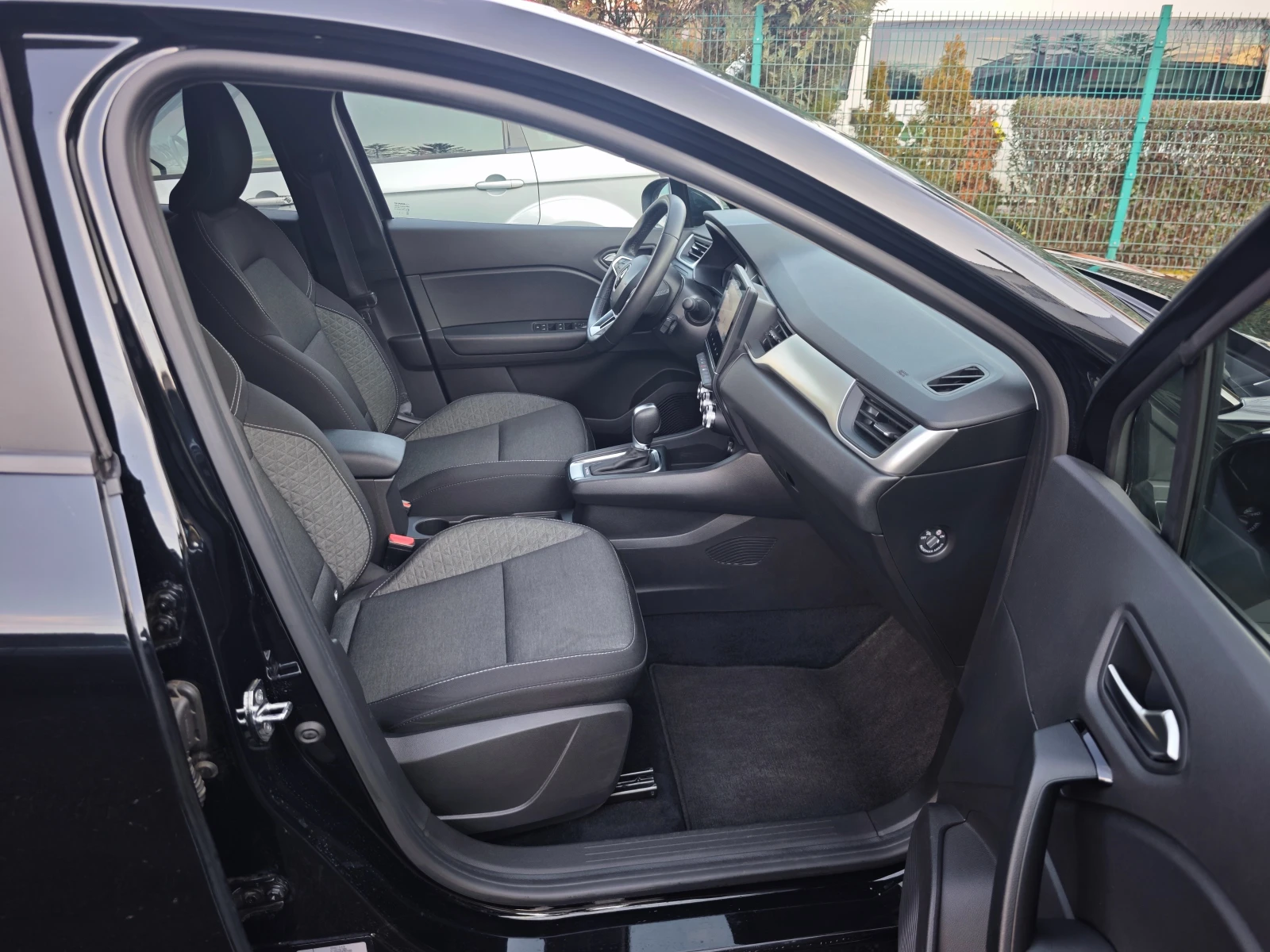 Renault Captur 1.6i E-TECH HYBRID | Mobile.bg � ����������� 12