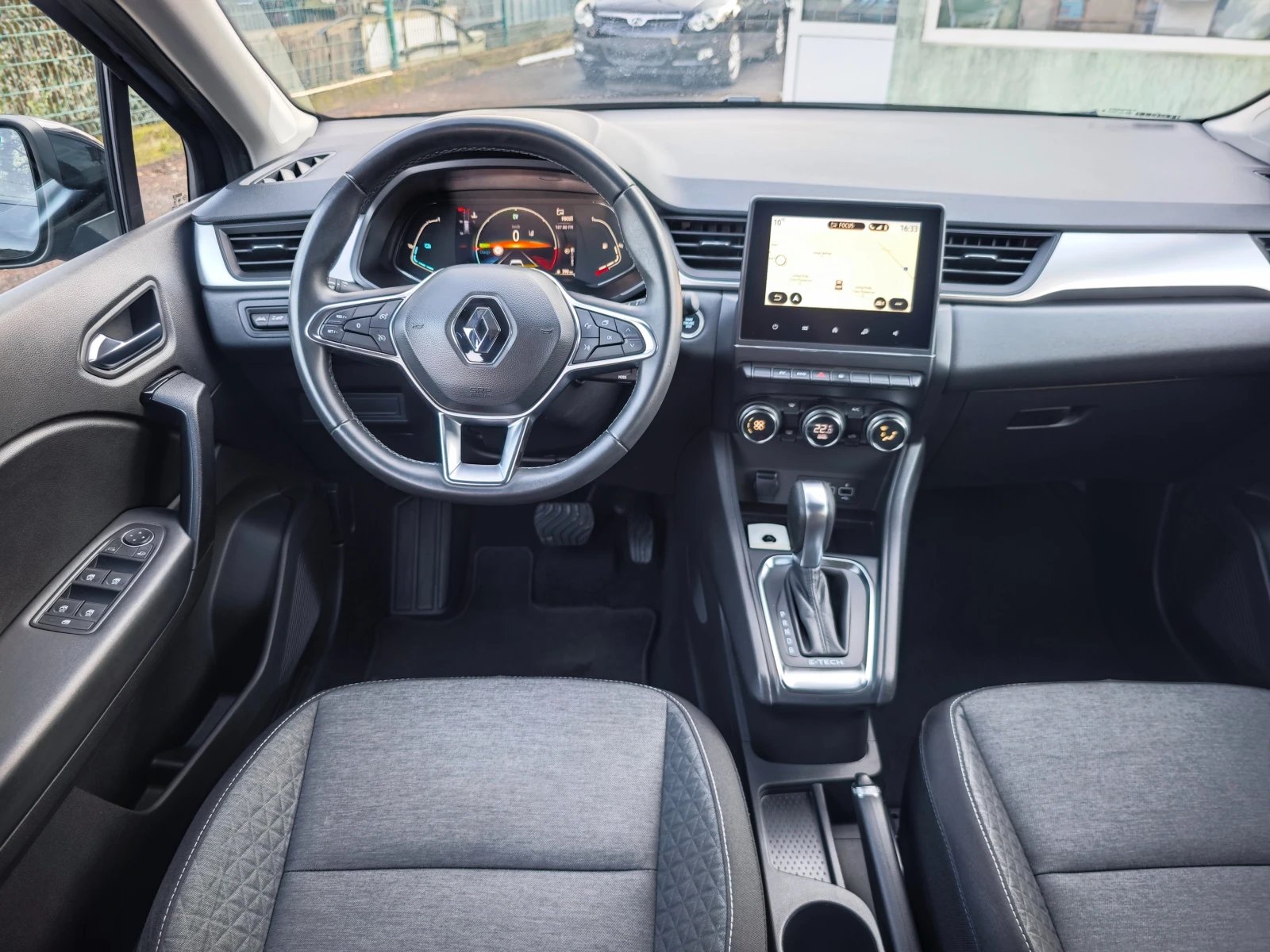 Renault Captur 1.6i E-TECH HYBRID - изображение 8