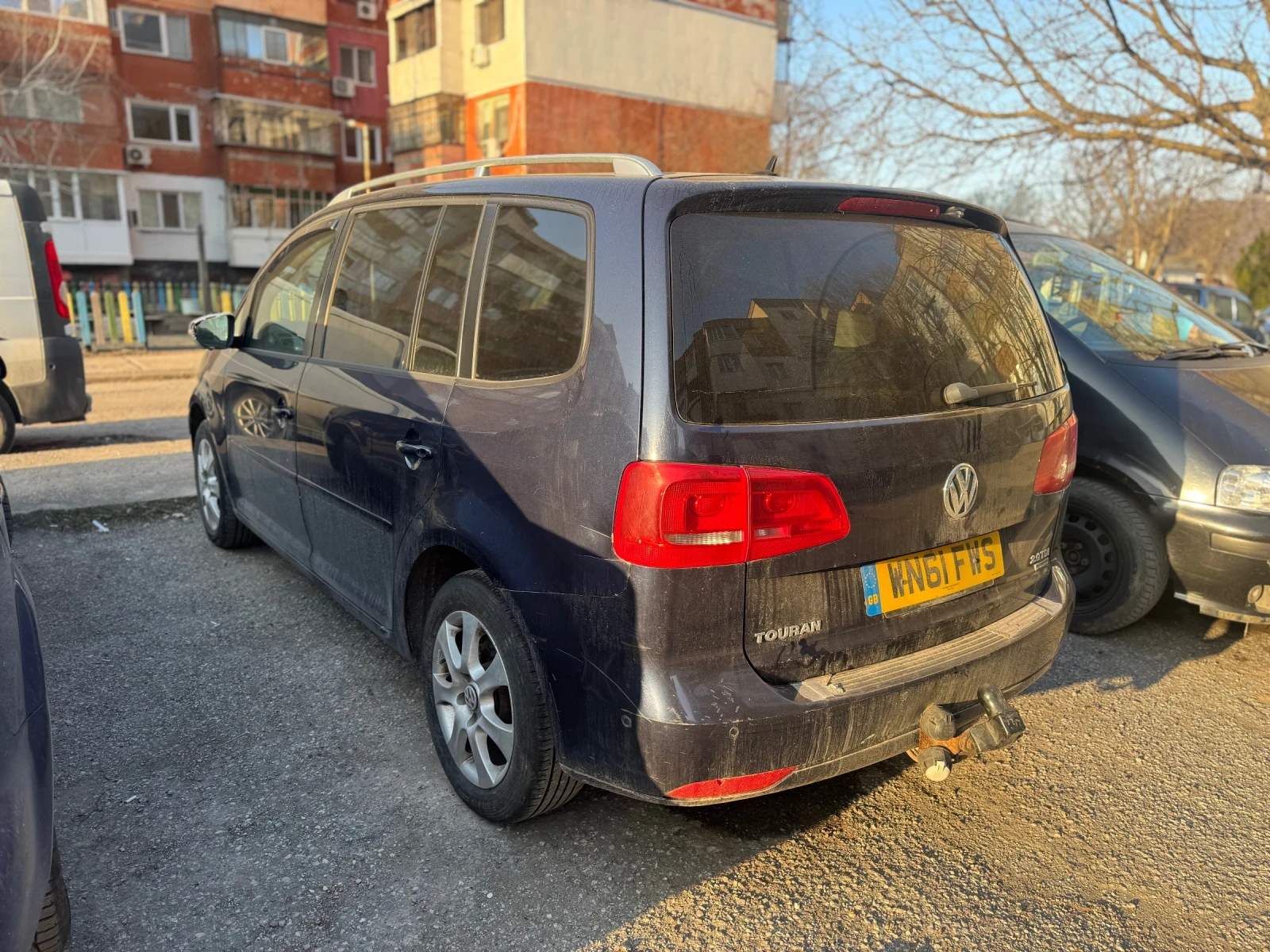 VW Touran 2.0 тди, снимка 4 - Автомобили и джипове - 53816079