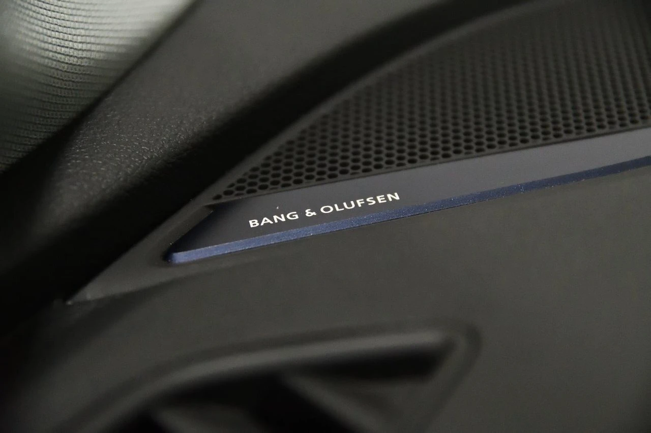 Audi A4 TECHNIK BANG & OLUFSEN С РЕГИСТРАЦИЯ&АВТО КРЕДИТ, снимка 12 - Автомобили и джипове - 53990125