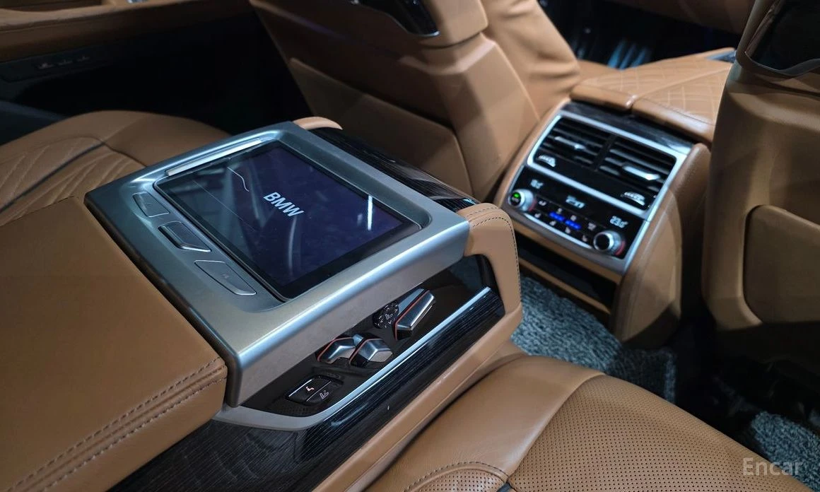 BMW 740 PURE* EXCELLENCE* XDRIVE* ОБДУХВАНЕ* ХЕДЪП* МАСАЖ*, снимка 15 - Автомобили и джипове - 54116250