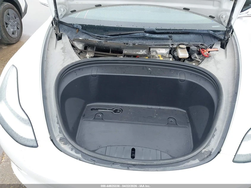 Tesla Model 3 Long Range/Mid Range/Standard Range/Standard Range, снимка 10 - Автомобили и джипове - 55272176