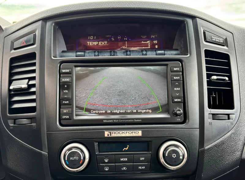 Mitsubishi Pajero 3.2DID/КОМАН РЕАЛ/ВНОС БЕЛГИЯ/ПЕРФЕКТЕН, снимка 15 - Автомобили и джипове - 52596325