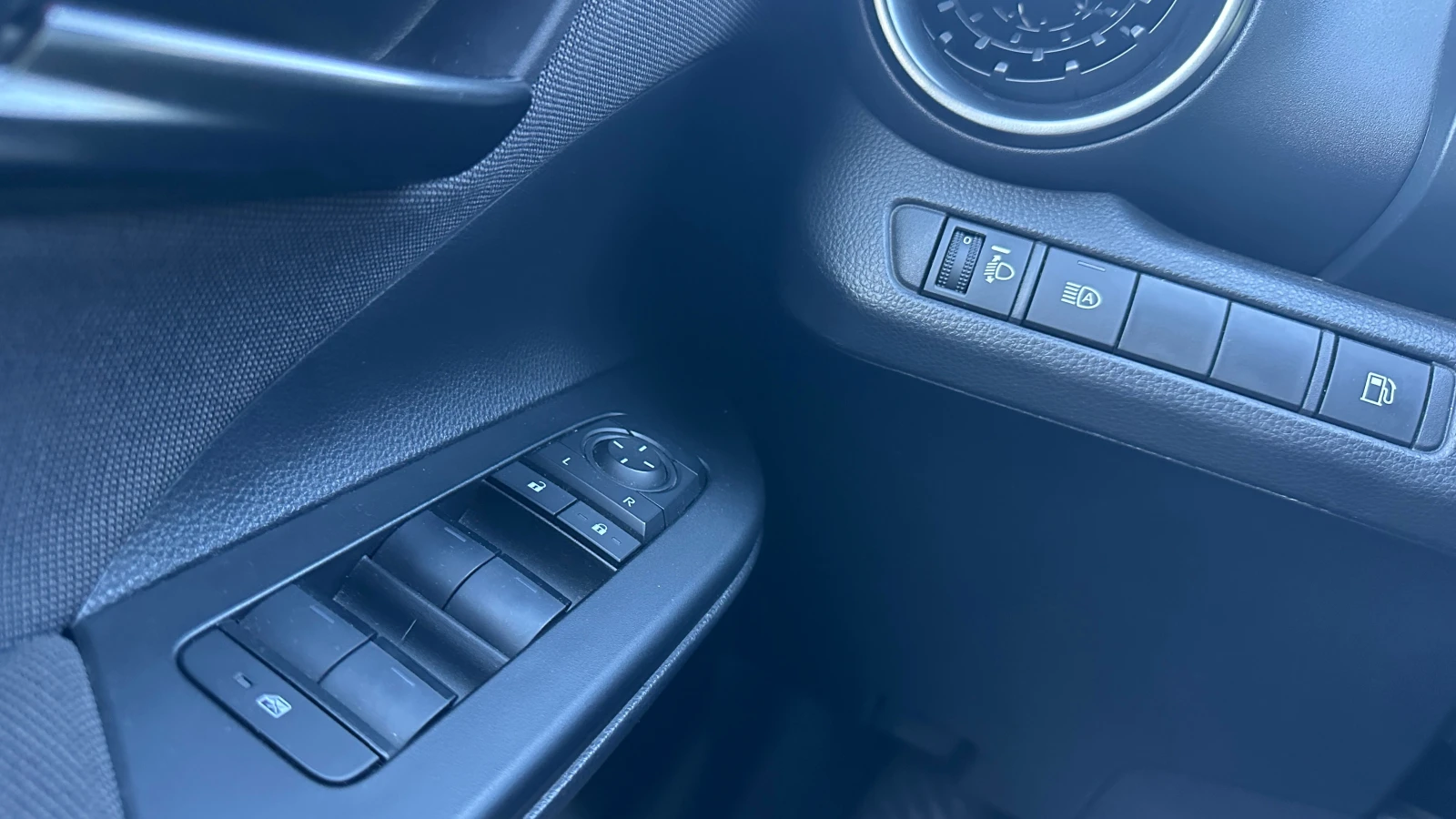 Toyota C-HR 1.8 Hybrid  | Mobile.bg   13