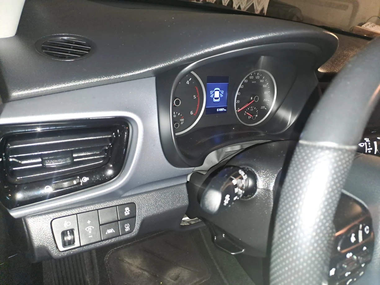 Kia Stonic Suf, снимка 5 - Автомобили и джипове - 54080671