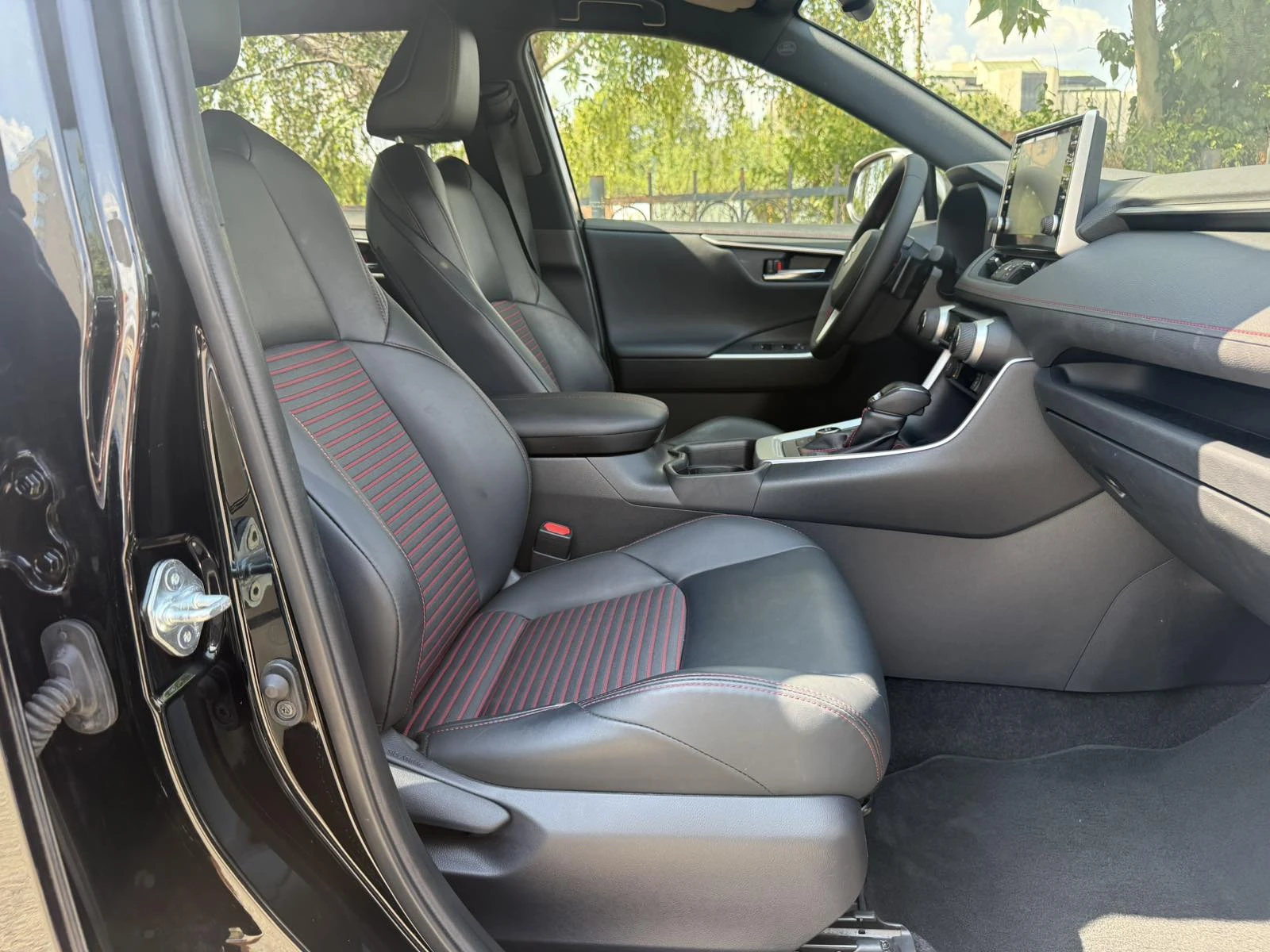 Suzuki Across PLUG-IN Hybrid AWD, снимка 13 - Автомобили и джипове - 55577253