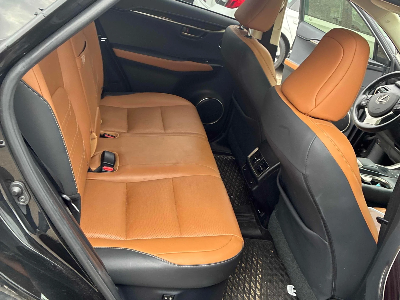 Lexus NX 300h * CARFAX * ОПЦИЯ ЗА ФИНАНСИРАНЕ, снимка 16 - Автомобили и джипове - 55932258