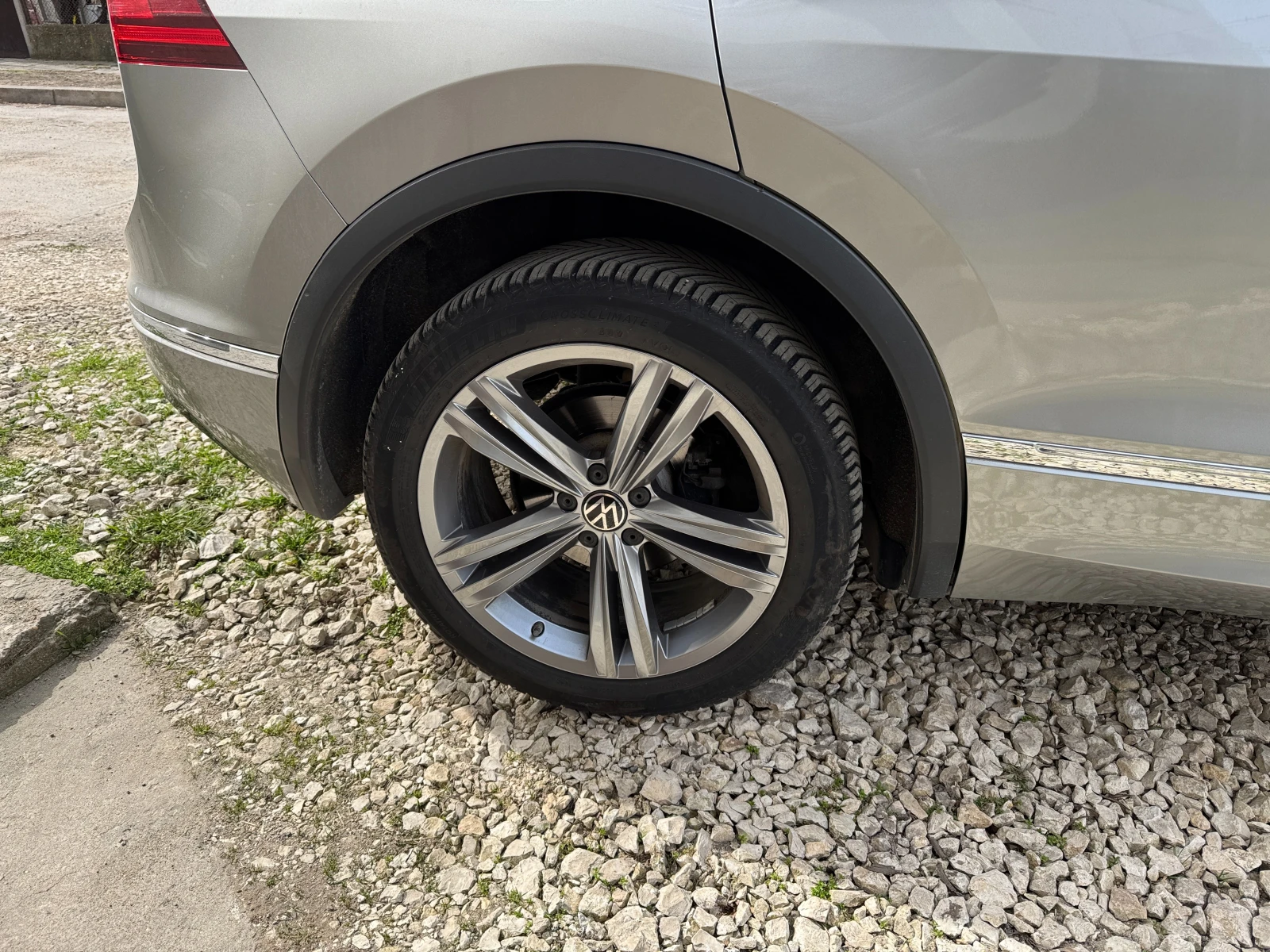 VW Tiguan R line, снимка 4 - Автомобили и джипове - 56205238