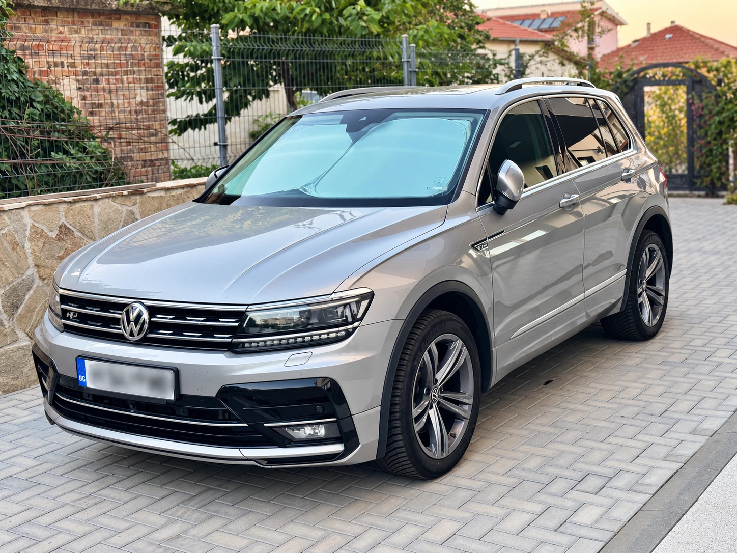 VW Tiguan R line, снимка 2 - Автомобили и джипове - 56205238