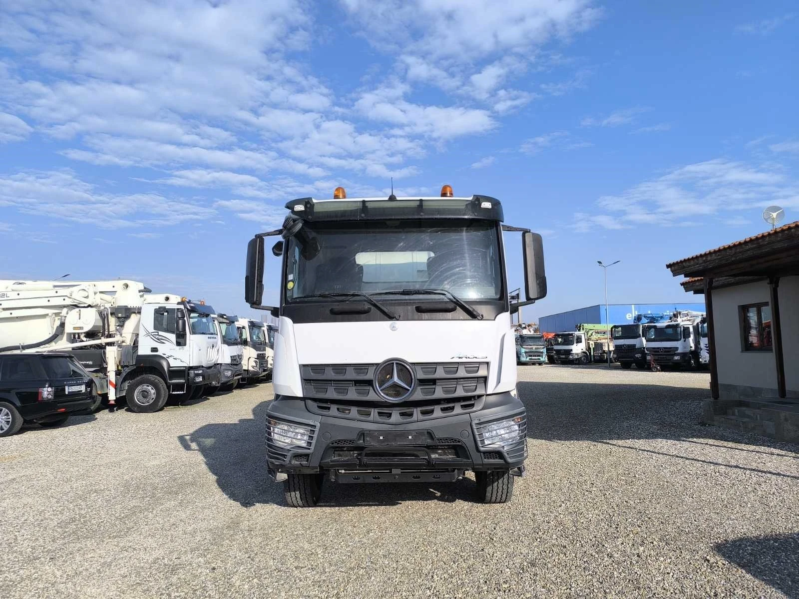 Бетон миксер Mercedes AROCS 3243 LIEBHERR 9M3 - изображение 2