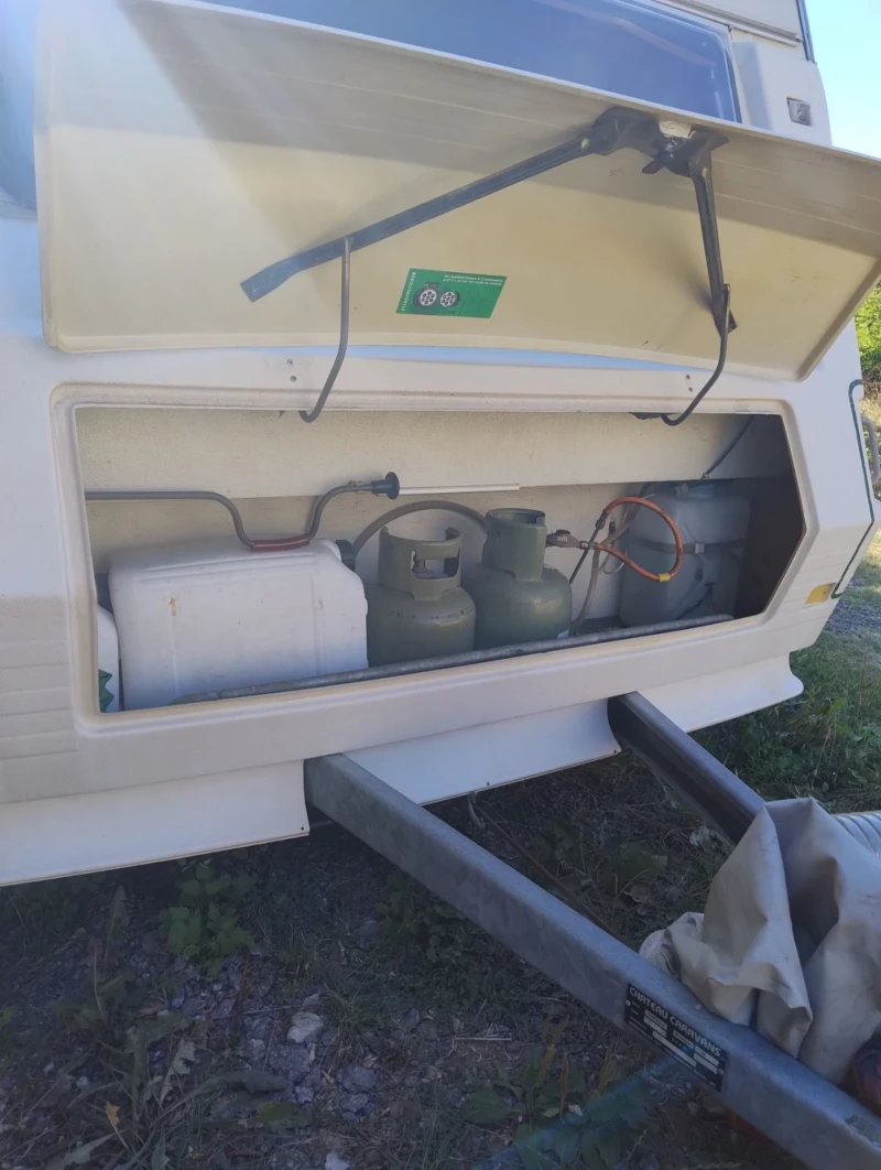 Каравана Chateau La Car 330, снимка 5 - Каравани и кемпери - 52322645