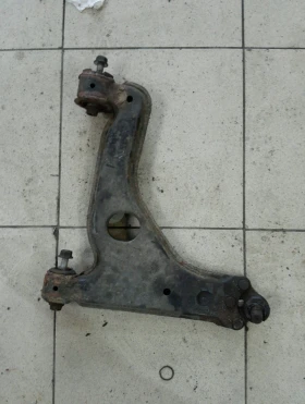 Носач преден ляв Опел Астра Н