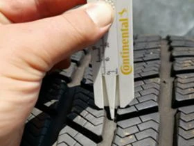 Гуми Зимни 235/55R17, снимка 5