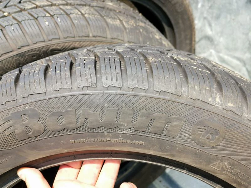 Гуми Зимни 235/55R17, снимка 3 - Гуми и джанти - 25855604