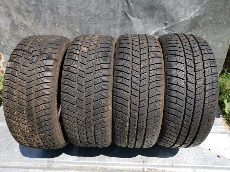 Гуми Зимни 235/55R17, снимка 1 - Гуми и джанти - 25855604