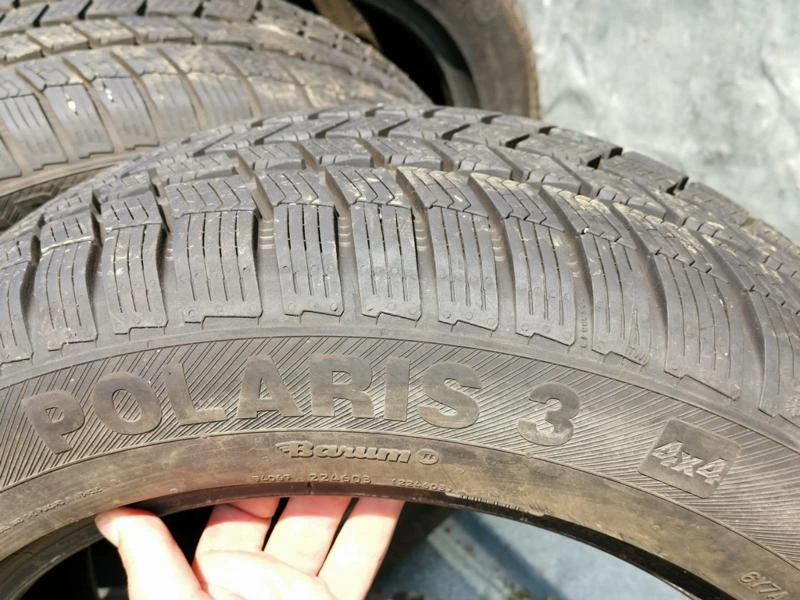 Гуми Зимни 235/55R17, снимка 2 - Гуми и джанти - 25855604