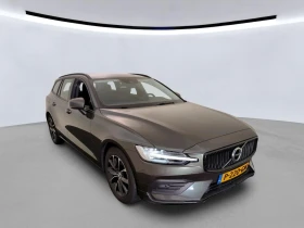 Volvo V60 B3 Momentum, снимка 1
