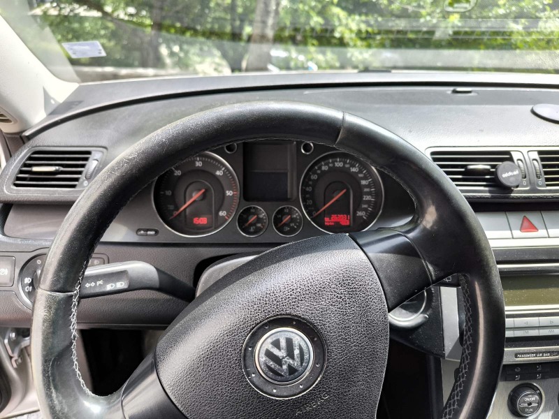 VW Passat, снимка 5 - Автомобили и джипове - 45731875