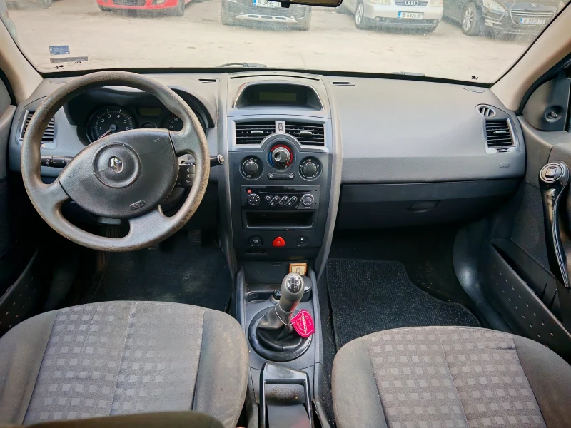 Renault Megane Седан, снимка 8 - Автомобили и джипове - 47644215