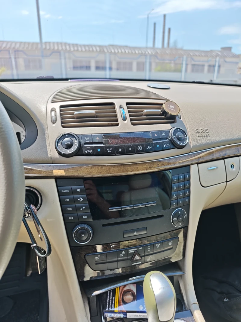 Mercedes-Benz E 320, снимка 13 - Автомобили и джипове - 50848424