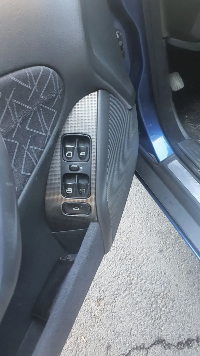 Mercedes-Benz C 220, снимка 11 - Автомобили и джипове - 52222437