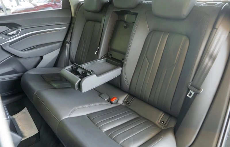 Audi E-Tron 50 Quattro, снимка 11 - Автомобили и джипове - 52748960
