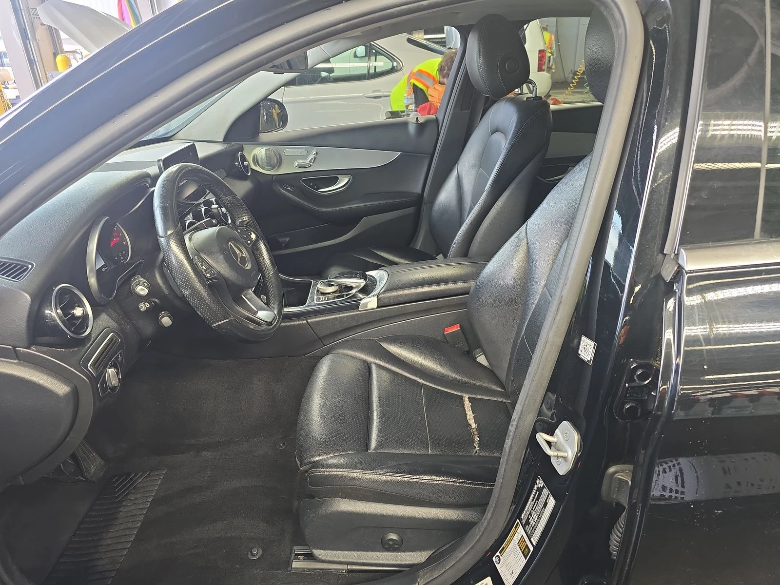 Mercedes-Benz C 300 4MATIC/BURMESTER/PANO/NAVI/ПОДГРЕВ/КАМЕРИ - изображение 8