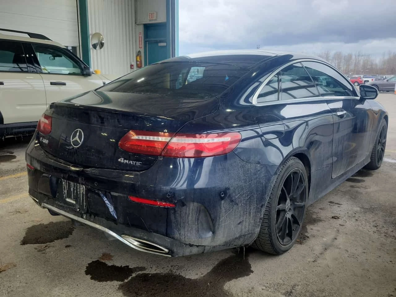 Mercedes-Benz E 400 * 4MATIC* DISTRONIC* BURMESTER* 360КАМЕРИ* , снимка 3 - Автомобили и джипове - 53830069