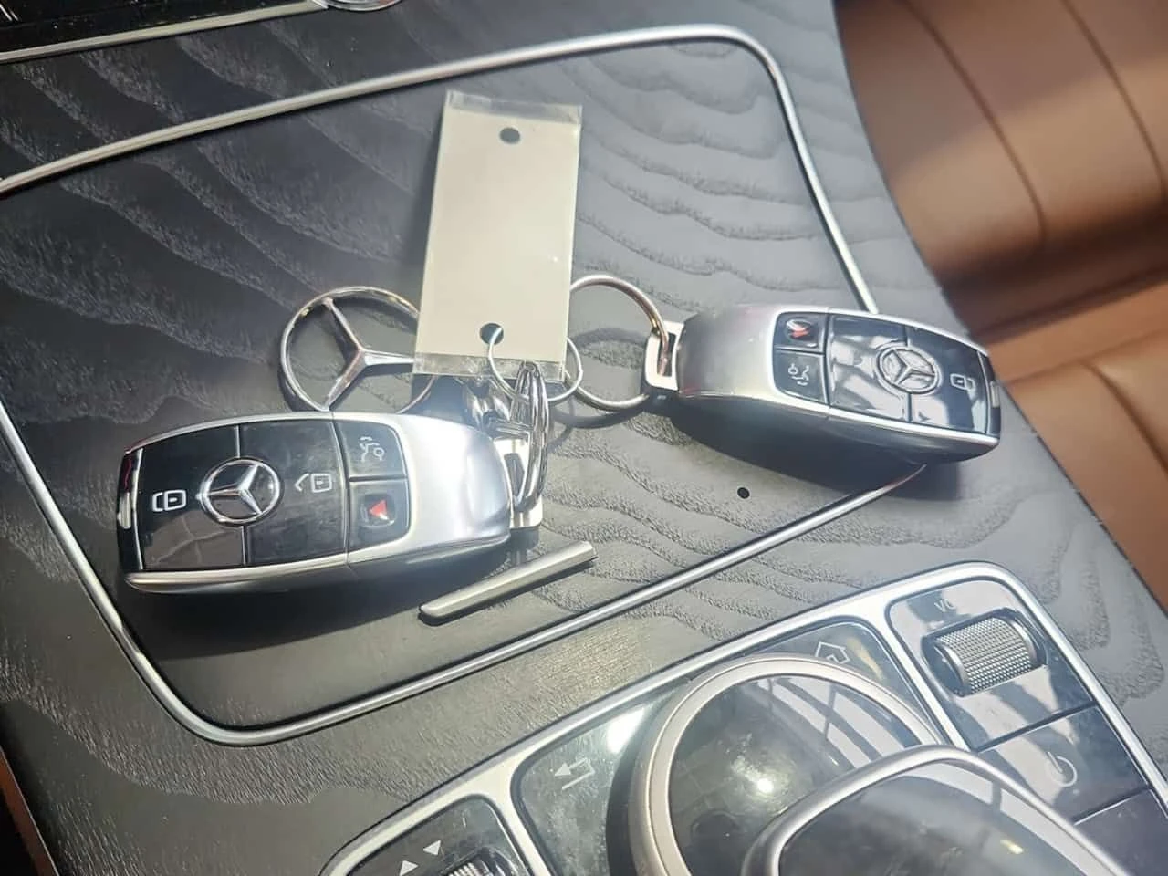 Mercedes-Benz E 400 * 4MATIC* DISTRONIC* BURMESTER* 360КАМЕРИ* , снимка 8 - Автомобили и джипове - 53830069