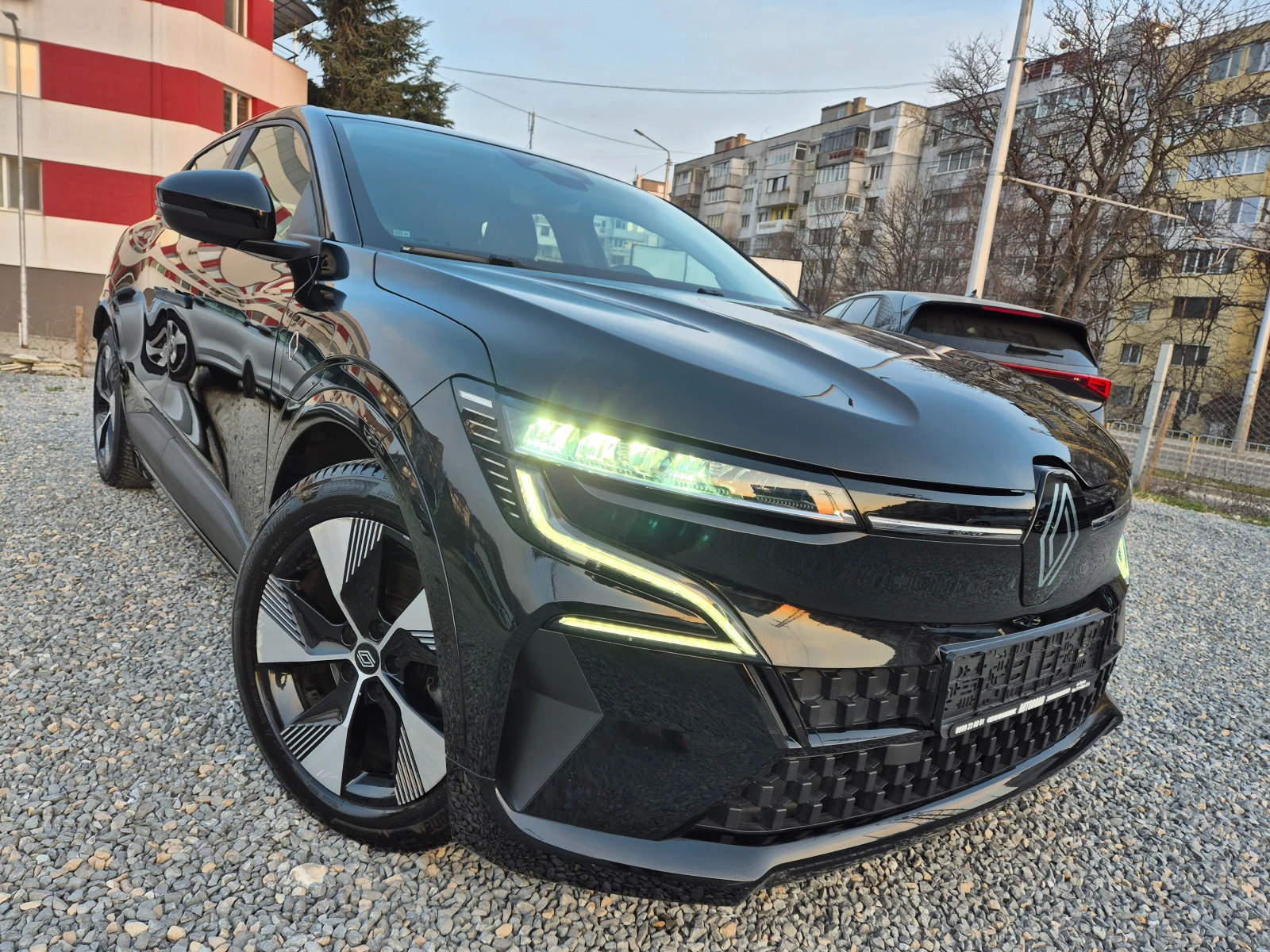 Renault Megane E-TECH-EV 60-220K.S. Equilibre optimum charge, снимка 3 - Автомобили и джипове - 53838556