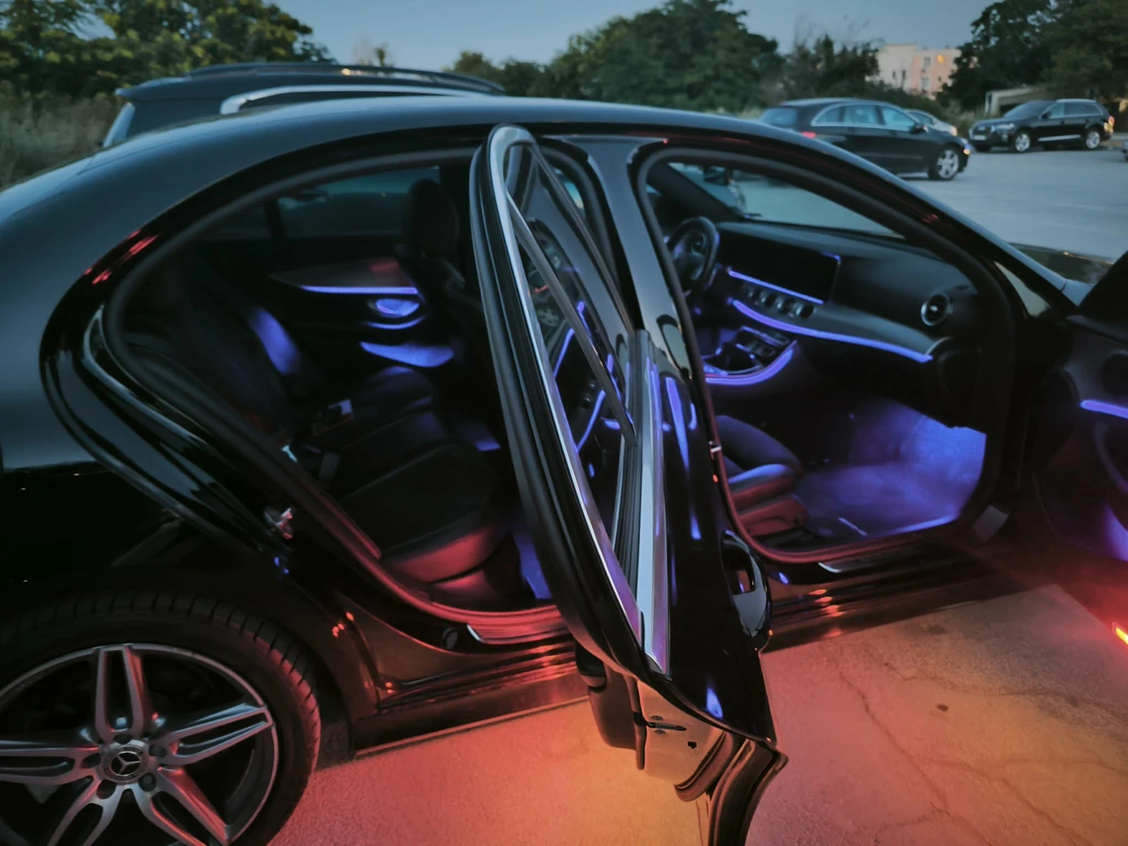Mercedes-Benz E 220, снимка 4 - Автомобили и джипове - 55750532