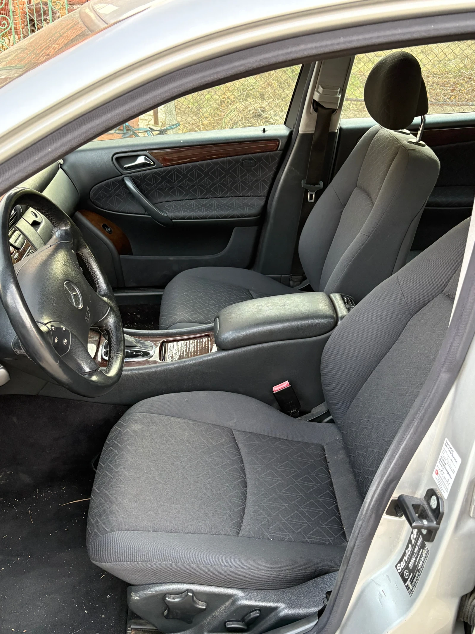 Mercedes-Benz C 220, снимка 6 - Автомобили и джипове - 56583756