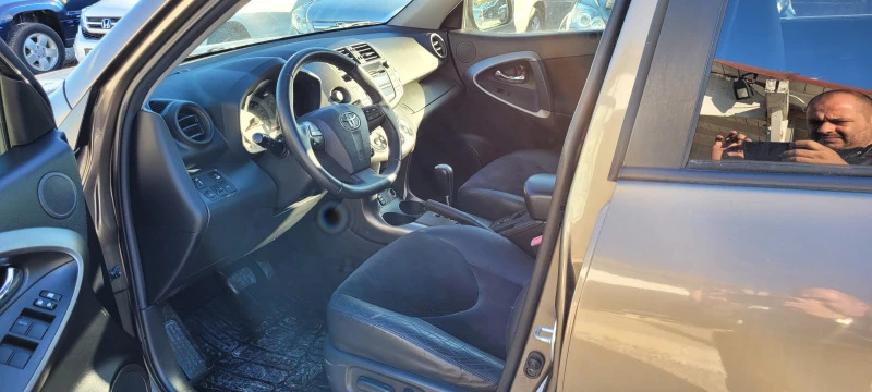 Toyota Rav4, снимка 9 - Автомобили и джипове - 43010929