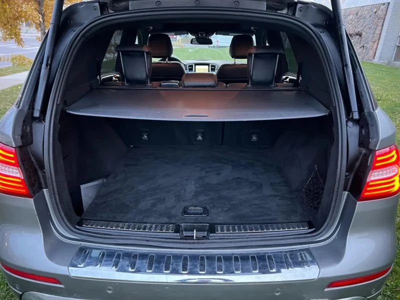 Mercedes-Benz ML 350 d* AMG-pack* Harman* Подгреви* Пано* ПРУЖИНИ* , снимка 16 - Автомобили и джипове - 52527860