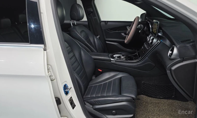 Mercedes-Benz GLC 220, снимка 11 - Автомобили и джипове - 53226392