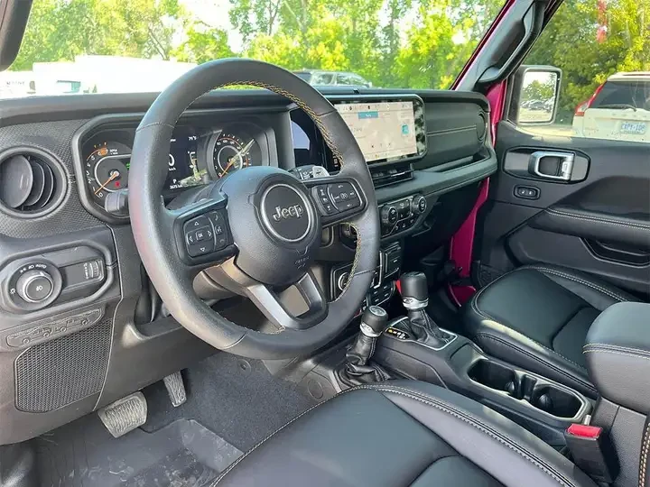 Jeep Wrangler 6.4 V8 | 392 Rubicon FINAL EDITION-2600km, снимка 11 - Автомобили и джипове - 55338546