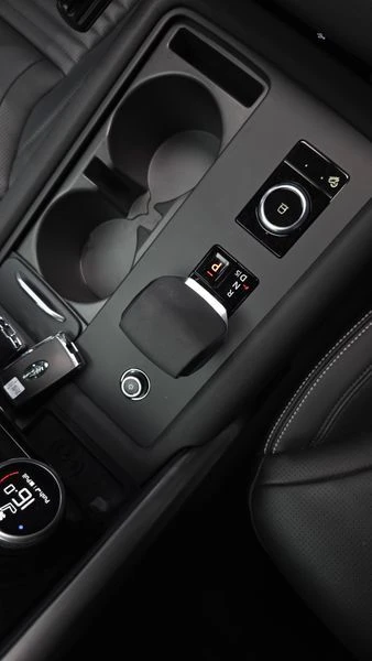 Land Rover Discovery 2.0 Automatic, снимка 8 - Автомобили и джипове - 55844365